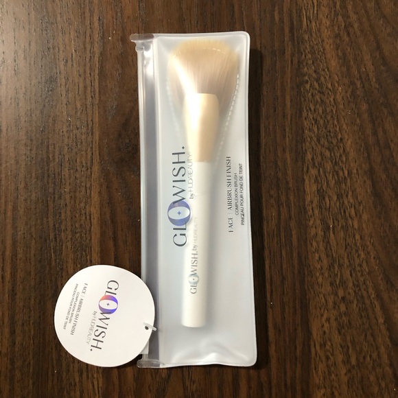Huda Beauty GloWish Airbrush Finish Skin Tint Brush - Picture 6 of 9